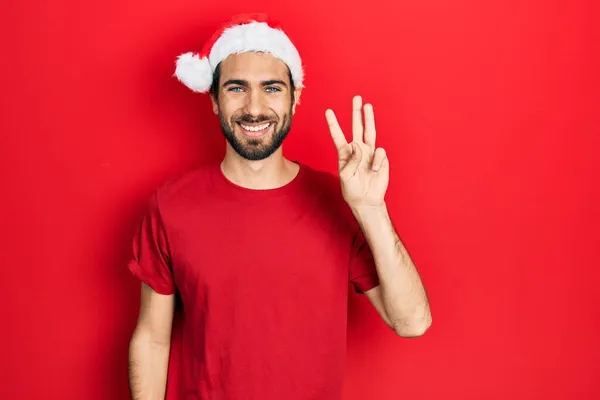 Νεαρός Ισπανός Που Φοράει Χριστουγεννιάτικο Καπέλο Και Δείχνει Προς Πάνω — Φωτογραφία Αρχείου