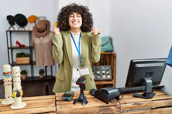 Junge Frau Aus Dem Mittleren Osten Die Als Managerin Einer — Stockfoto