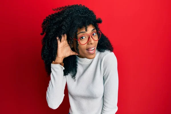 Mujer Afroamericana Con Cabello Afro Vistiendo Suéter Casual Gafas Sonriendo —  Fotos de Stock