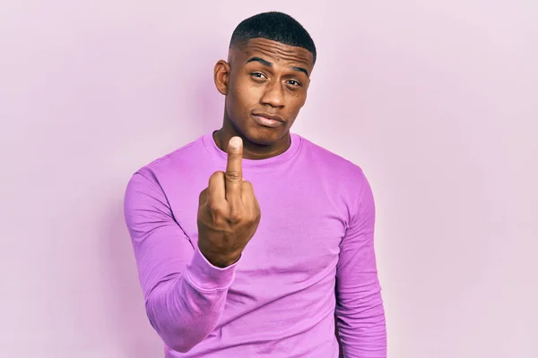 Young Black Man Wearing Casual Pink Sweater Showing Middle Finger — ストック写真