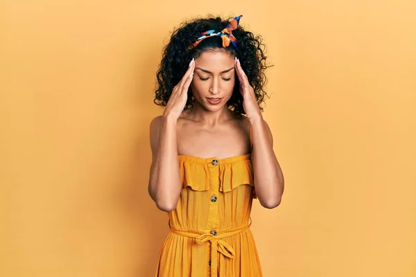 Young Latin Girl Wearing Summer Dress Hand Head Pain Head — Stock Photo, Image