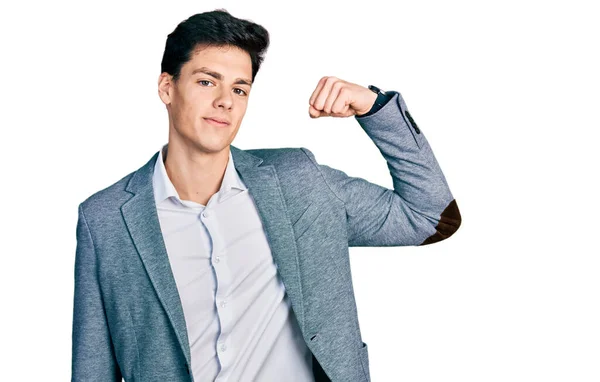 Jovem Hispânico Vestindo Roupas Negócios Forte Pessoa Mostrando Músculo Braço — Fotografia de Stock