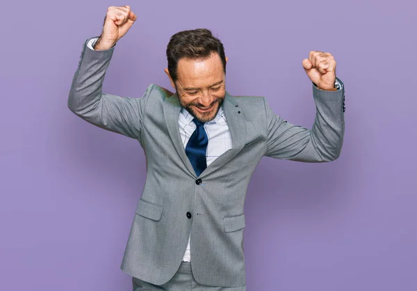 Homem Meia Idade Vestindo Roupas Negócios Dançando Feliz Alegre Sorrindo — Fotografia de Stock