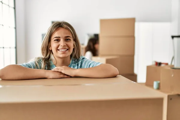 Young Woman Smiling Happy Leaning Cardboard New Home — Stock Photo, Image