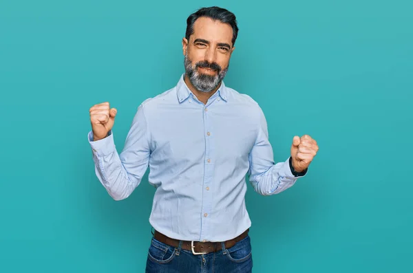 Homem Meia Idade Com Barba Vestindo Camisa Negócios Muito Feliz — Fotografia de Stock