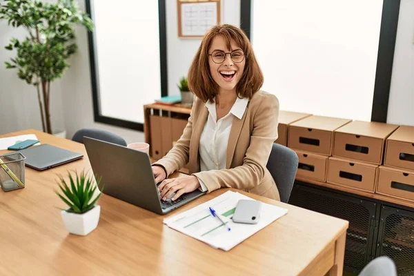 Young Caucasian Businesswoman Smiling Happy Working Office — Stock Photo, Image