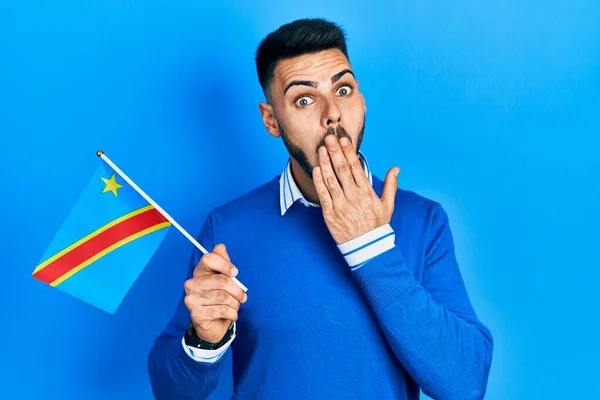 Ung Spansk Man Med Skägg Som Håller Demokratisk Republik Congo — Stockfoto