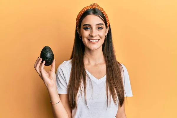 Beautiful Brunette Young Woman Holding Avocado Looking Positive Happy Standing — Stockfoto