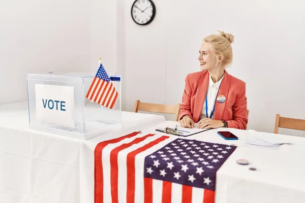 Beautiful Caucasian Woman Working Political Campaign Looking Away Side Smile — Stock Photo, Image