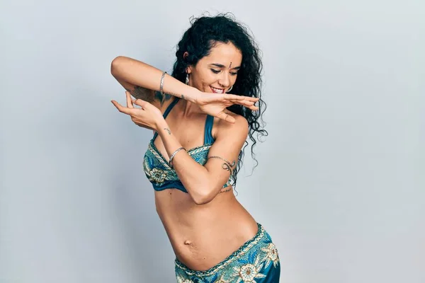 Ung Indiankvinna Traditionell Magdansardräkt Dansande Exotisk Orientalisk Dans Med Kropp — Stockfoto