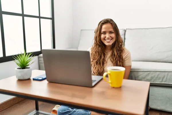 Beautiful Hispanic Woman Using Computer Laptop Home Looking Positive Happy — Stock Photo, Image