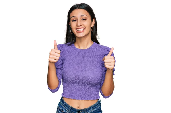 Ung Latinamerikansk Flicka Bär Casual Kläder Framgång Tecken Gör Positiv — Stockfoto
