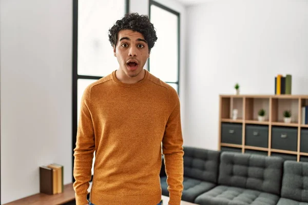 Young Hispanic Man Wearing Casual Clothes Standing Home Scared Amazed — Stock Photo, Image