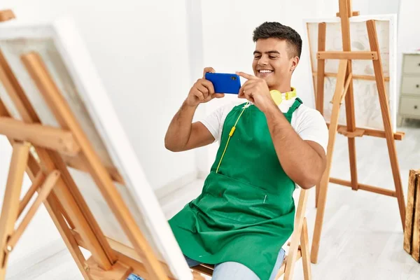 Young Hispanic Man Smiling Confident Make Photo Draw Canvas Art — 图库照片