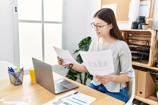 Young Asian Woman Working Looking Documents Office — Stockfoto
