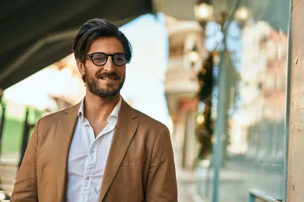 Young Hispanic Businessman Smiling Happy Standing City — Stock Photo, Image