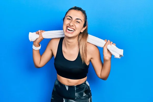 Beautiful Hispanic Woman Wearing Sportswear Towel Smiling Laughing Hard Out — Stock Photo, Image
