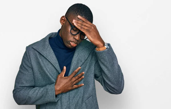 Jeune Homme Afro Américain Portant Des Vêtements Travail Des Lunettes — Photo