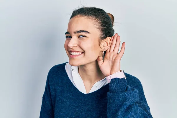 Giovane Ragazza Caucasica Indossa Abiti Casual Sorridendo Con Mano Sopra — Foto Stock