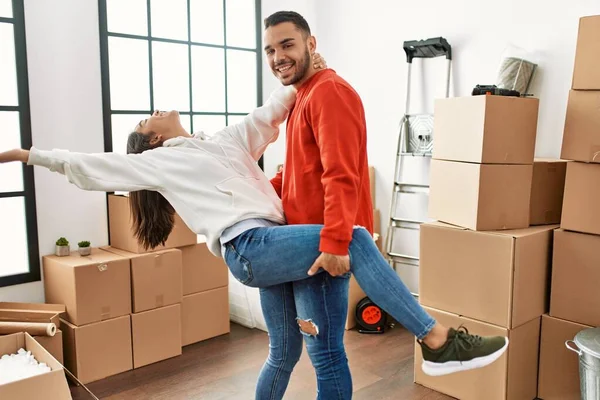 Young Latin Couple Smiling Happy Dancing New Home — Stock Photo, Image