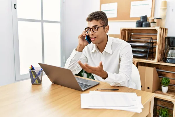 Young Hispanic Man Working Speaking Phone Business Office — Stock Photo, Image