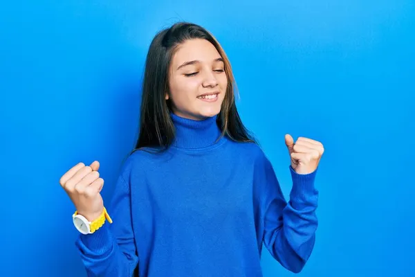 Menina Morena Jovem Vestindo Camisola Gola Alta Muito Feliz Animado — Fotografia de Stock