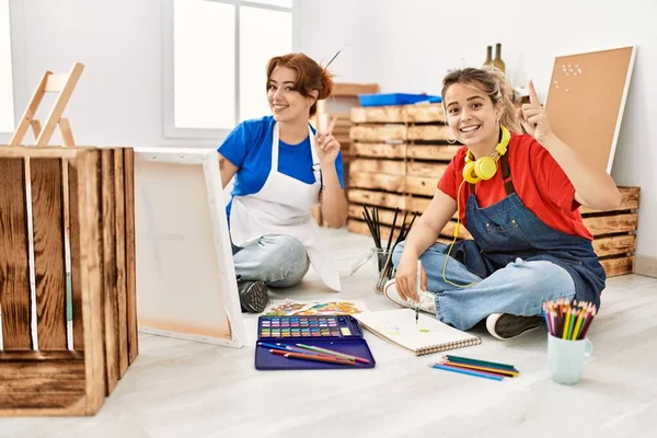 Two Beautiful Women Painting Art Studio Surprised Idea Question Pointing — Foto de Stock