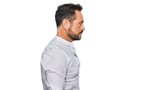 Hombre Mediana Edad Que Usa Ropa Casual Mirando Costado Pose — Foto de Stock