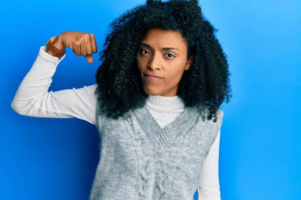 Africano Mulher Americana Com Cabelo Afro Vestindo Camisola Inverno Casual — Fotografia de Stock