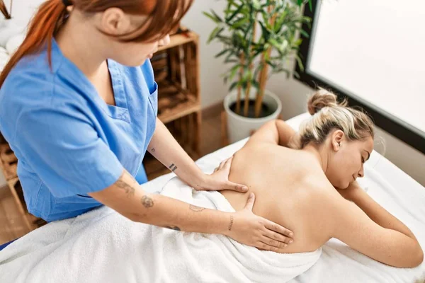 Woman Couple Having Back Massage Beauty Center — Fotografia de Stock