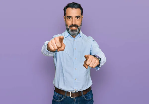 Homem Meia Idade Com Barba Vestindo Camisa Negócios Apontando Para — Fotografia de Stock