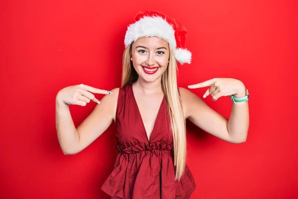 Jeune Fille Blonde Portant Chapeau Noël Regardant Confiant Avec Sourire — Photo