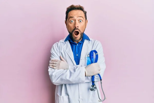 Middle Age Man Wearing Doctor Uniform Afraid Shocked Surprise Amazed — Stockfoto