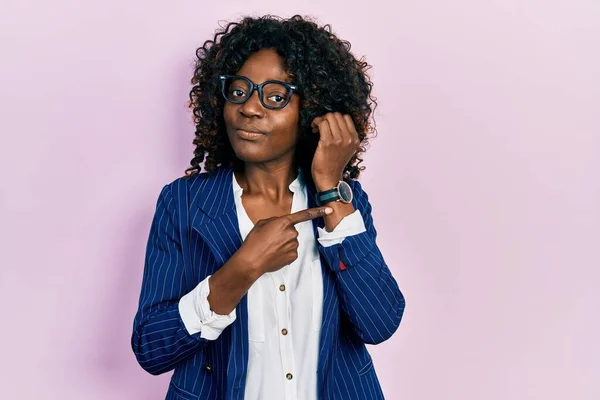 Young African American Woman Wearing Business Clothes Glasses Hurry Pointing — Stockfoto