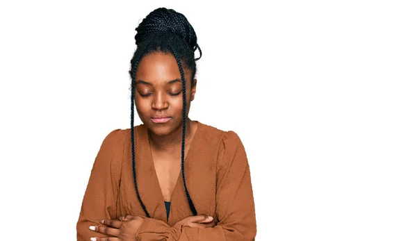 Mladá Afroameričanka Nosí Ležérní Oblečení Rukou Břiše Protože Zažívací Potíže — Stock fotografie