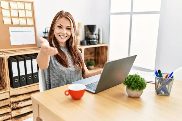 Young Brunette Woman Working Office Laptop Smiling Friendly Offering Handshake — Stock fotografie