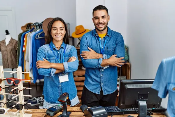 Jovens Pessoas Inter Raciais Trabalhando Varejo Boutique Rosto Feliz Sorrindo — Fotografia de Stock