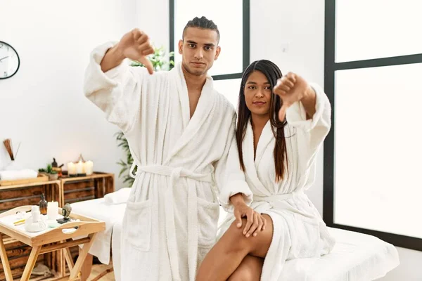 Young Latin Couple Wearing Towel Standing Beauty Center Looking Unhappy — Stockfoto