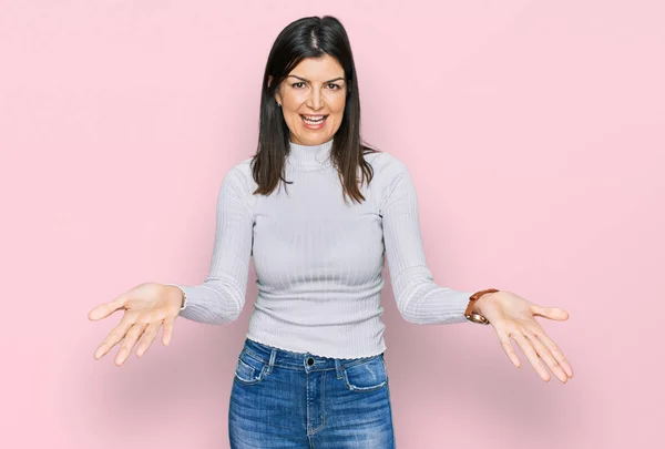 Beautiful Brunette Woman Wearing Casual Clothes Smiling Cheerful Offering Hands — Stock Photo, Image