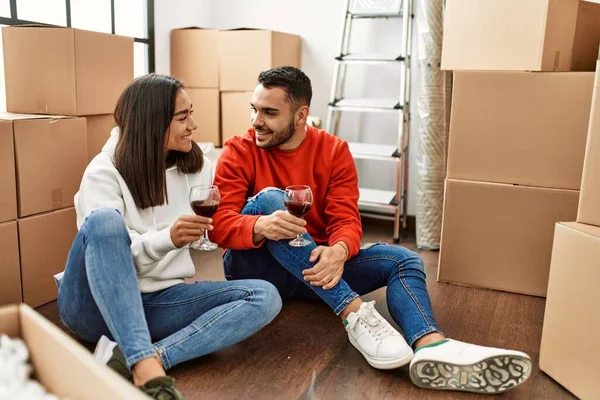 Young Latin Couple Smiling Happy Toasting Red Wine New Home — Stock Photo, Image