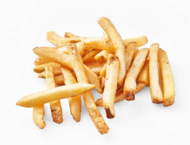  Beyaz arka planda izole edilmiş patates kızartması.