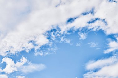 Güzel mavi gökyüzü resmi