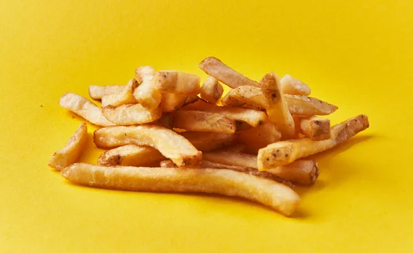 Bando Batatas Fritas Francesas Fundo Amarelo — Fotografia de Stock