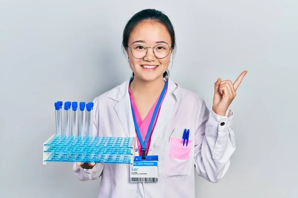 Young Chinese Girl Wearing Scientist Uniform Holding Test Tube Smiling — Stock Photo, Image
