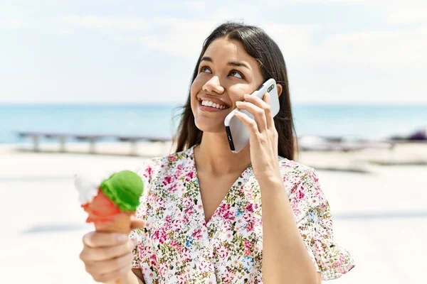 Young Latin Girl Eating Ice Cream Talking Smartphone Beach — Stock Photo, Image