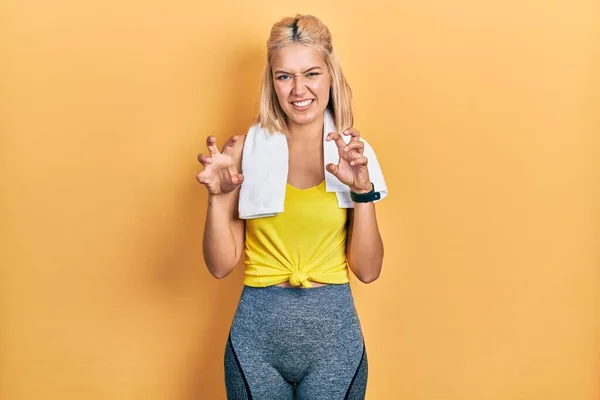 Vacker Blond Sport Kvinna Bär Träningskläder Ler Roligt Gör Klo — Stockfoto