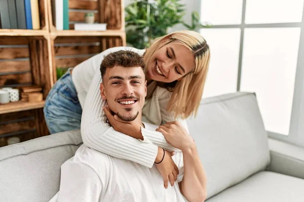 Young Caucasian Couple Smiling Happy Hugging Sitting Sofa Home — Stock Photo, Image