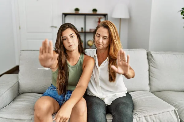 Mother Daughter Together Sitting Sofa Home Doing Stop Sing Palm — Stockfoto