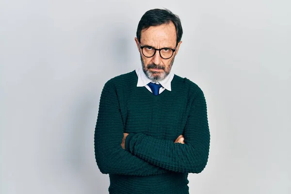 Hispánec Středního Věku Neformálním Oblečení Brýlích Skeptický Nervózní Nesouhlasný Výraz — Stock fotografie