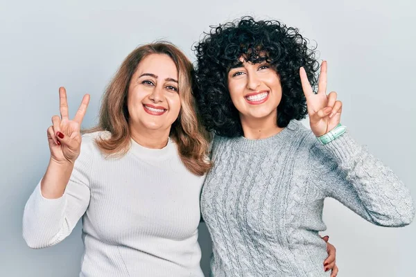Middle East Mother Daughter Wearing Casual Clothes Smiling Looking Camera — Stock Photo, Image